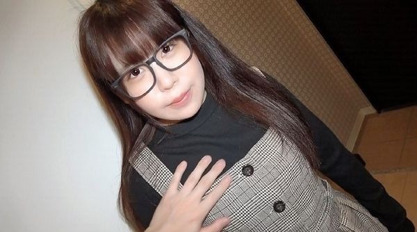 FC2PPV-1635445 안경을 쓴 이쁜 소녀 일본 야동-노모
