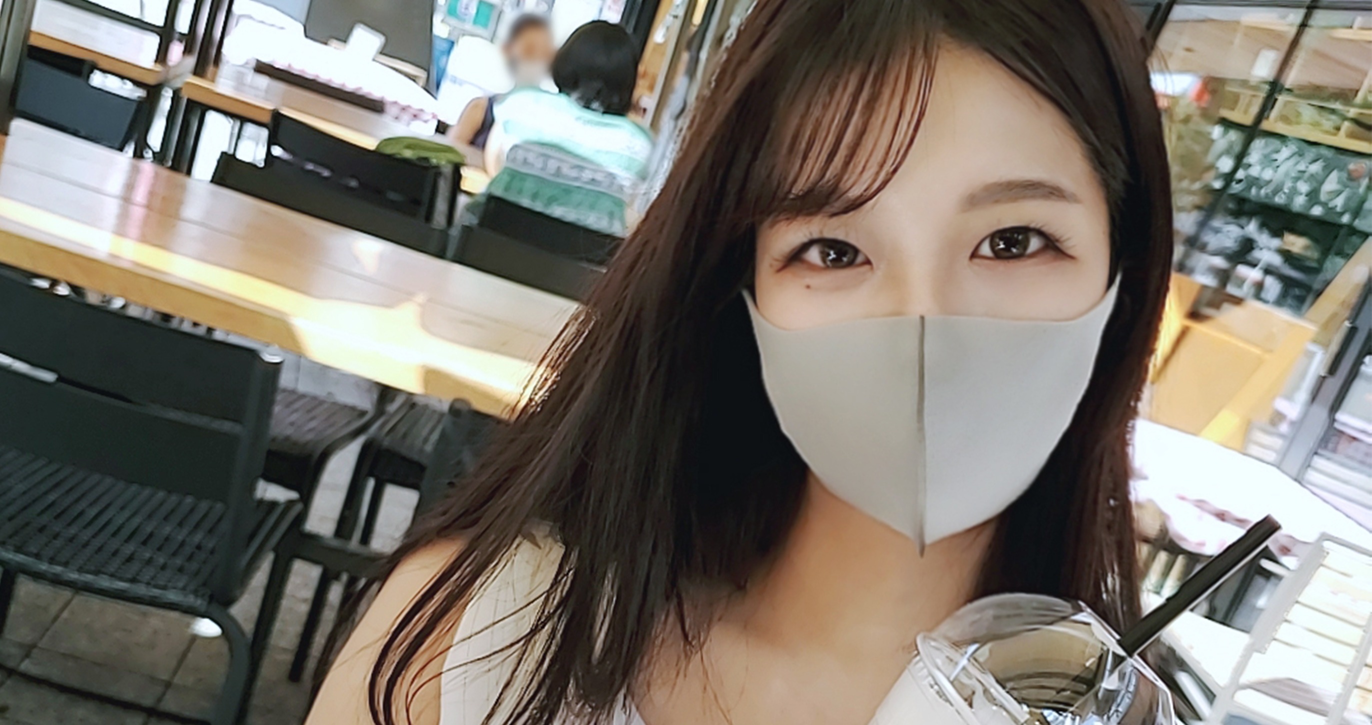 FC2PPV-2295651 학업과 아르바이트를 병행하면서 육체와 정신적으로 지친 여대생 일본 야동-노모